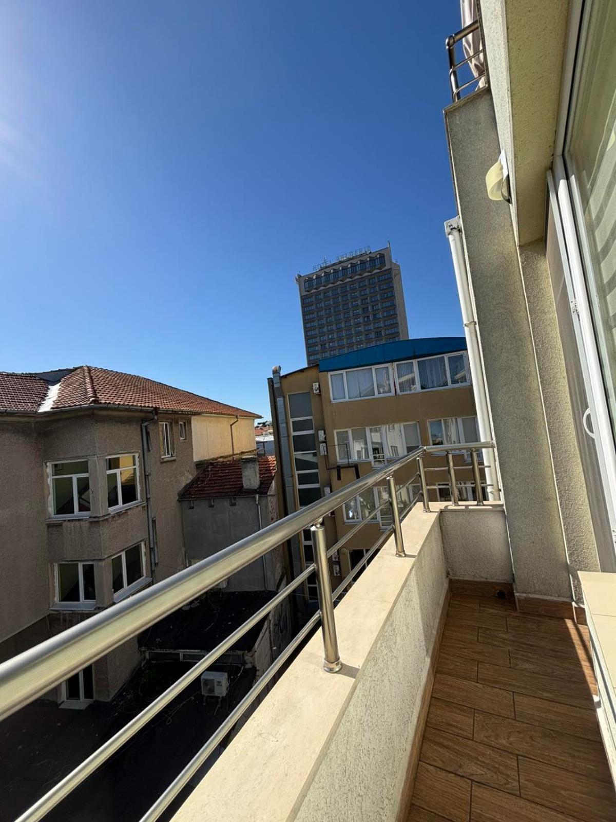 Grand Bogoridi - Center Near To Sea And Sea Garden Apartment Burgas City