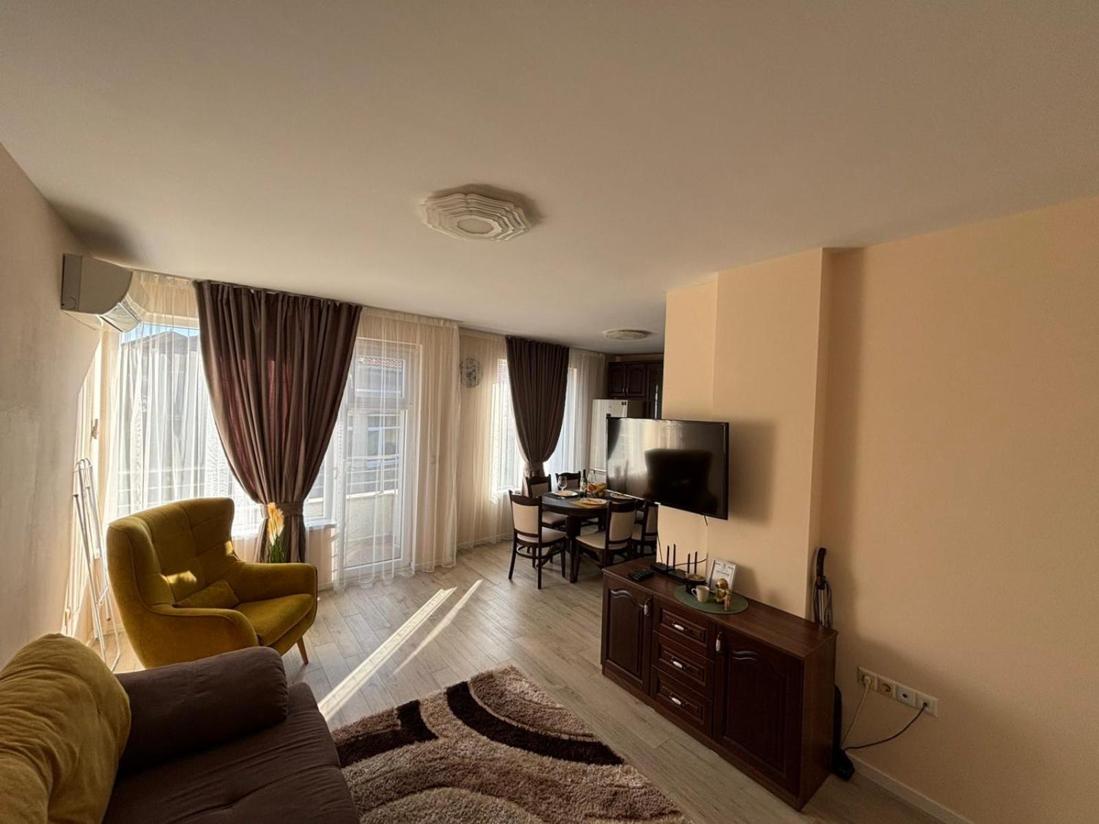 Grand Bogoridi - Center Near To Sea And Sea Garden Apartment Burgas City